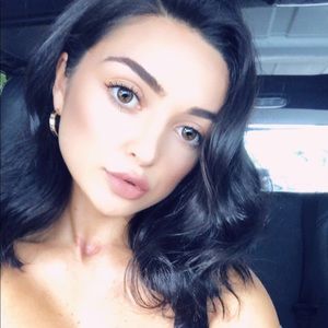 Meet your Posher, Christina